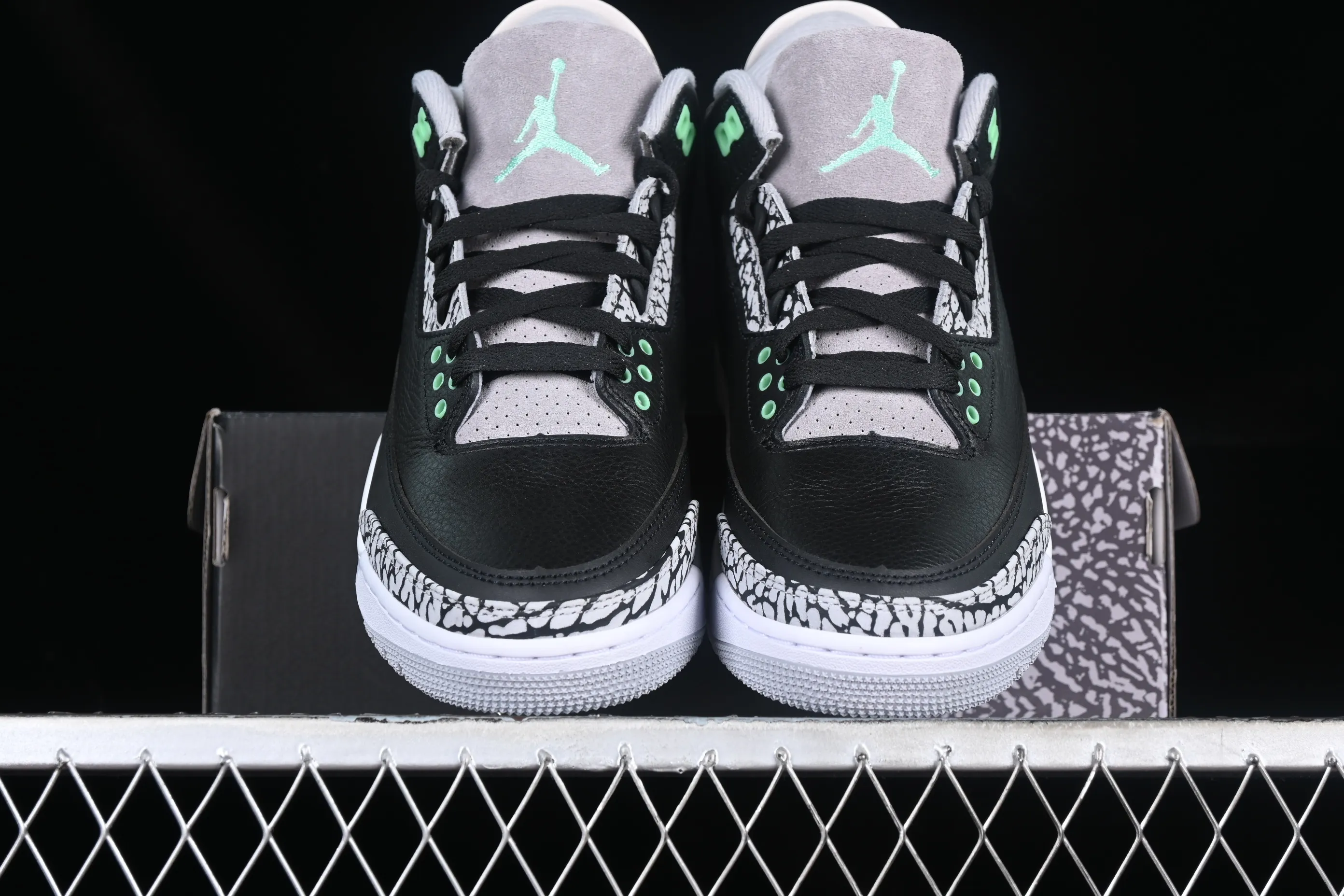 All categories Air Jordan Jordan series basketball shoes Air Jordan 3 foreign trade version Air Jordan 3 "Green Glow" AJ3 Joe 3 black green CT8532-031